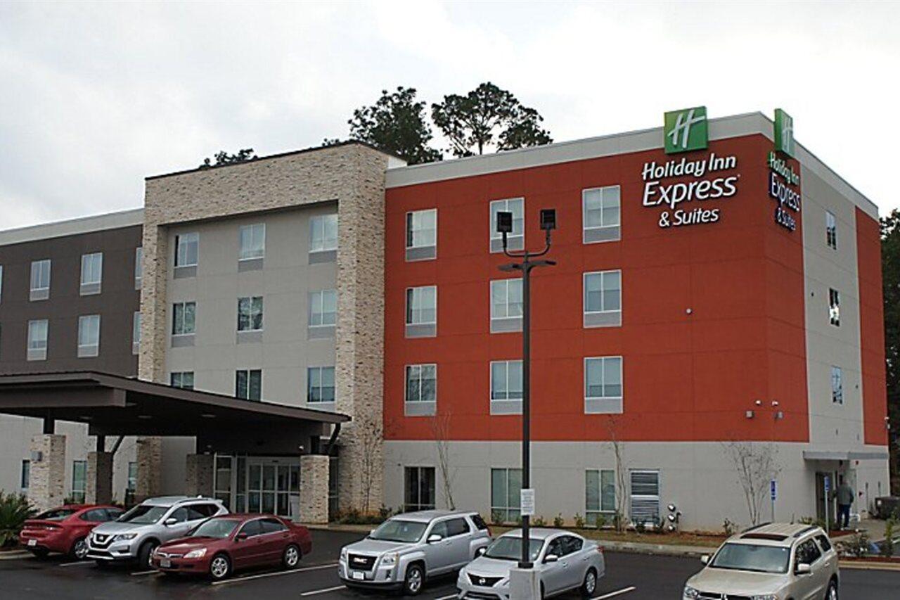 Holiday Inn Express & Suites Pineville-Alexandria Area Exterior photo