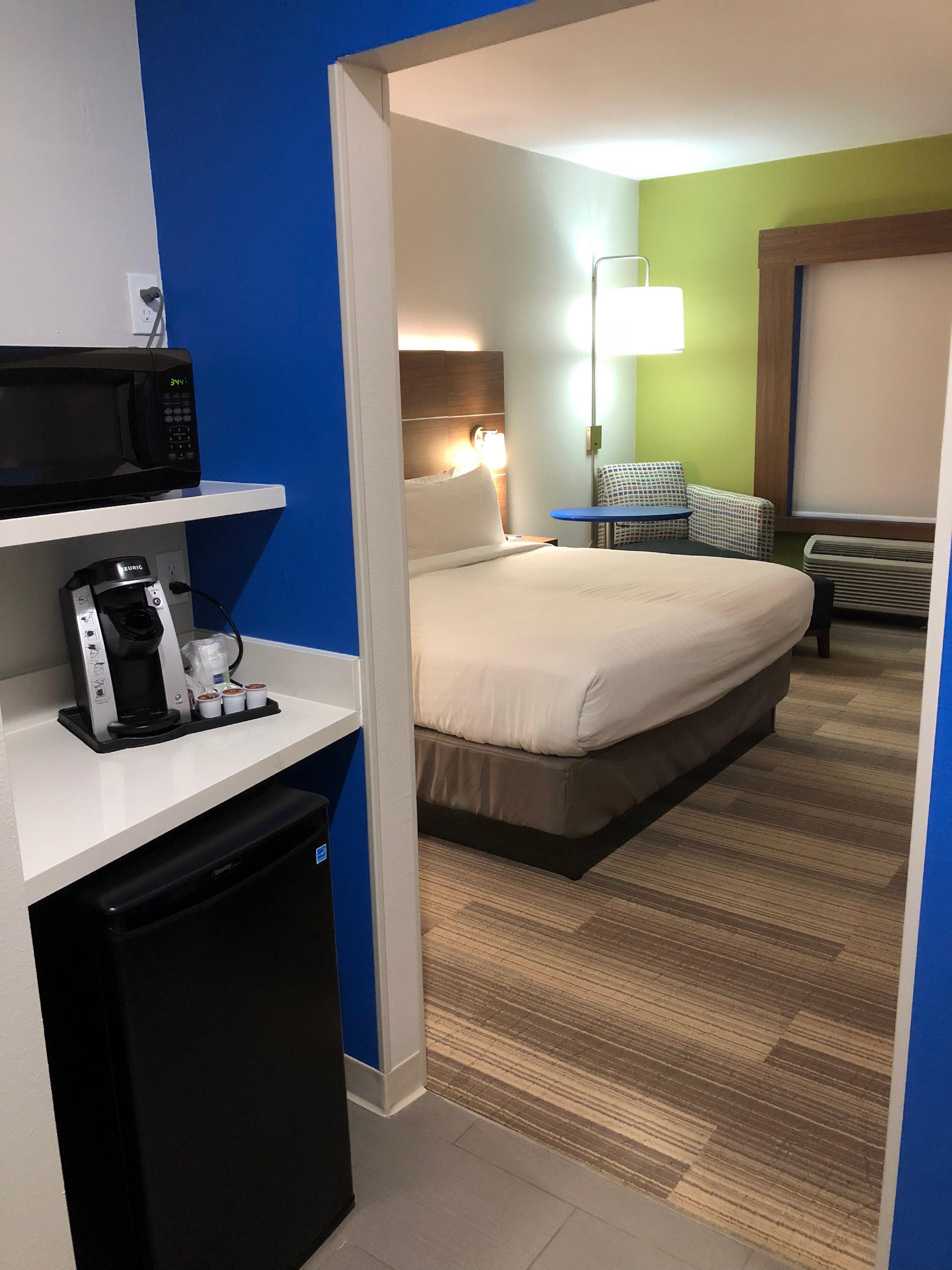 Holiday Inn Express & Suites Pineville-Alexandria Area Exterior photo