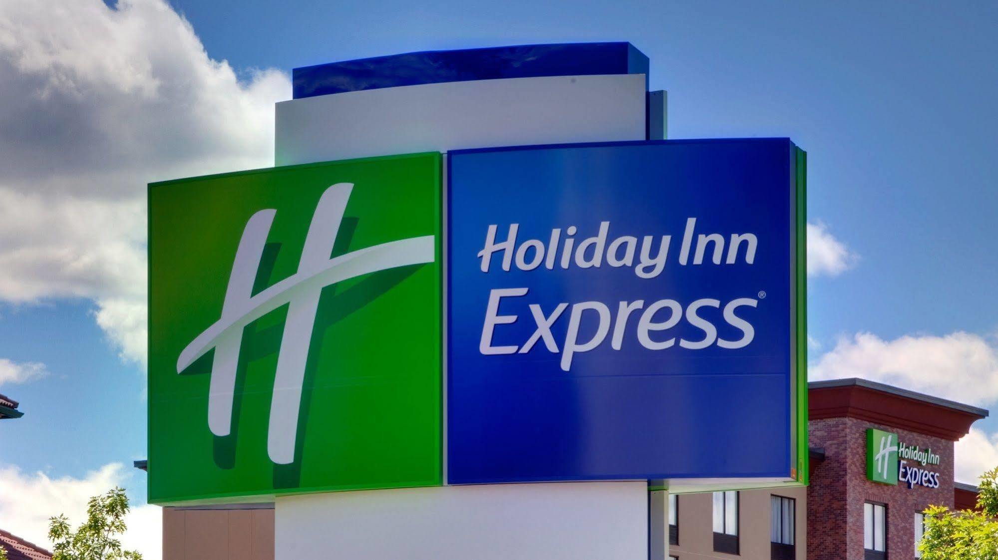 Holiday Inn Express & Suites Pineville-Alexandria Area Exterior photo